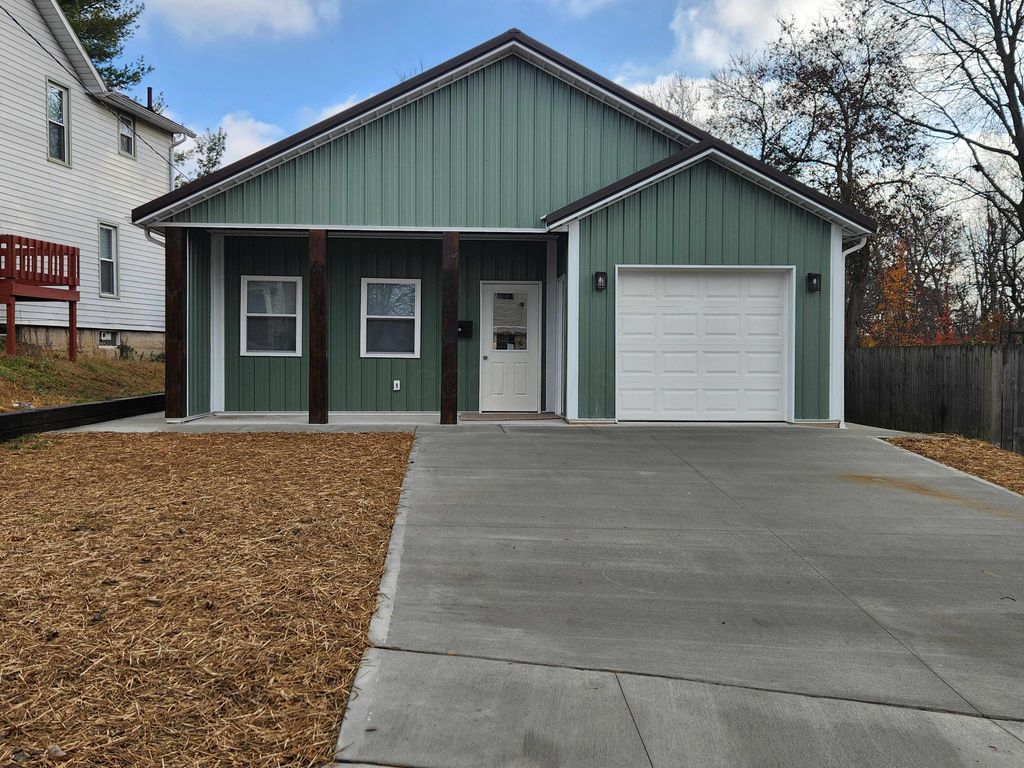 20 Bolen Avenue, Newark, OH 43055