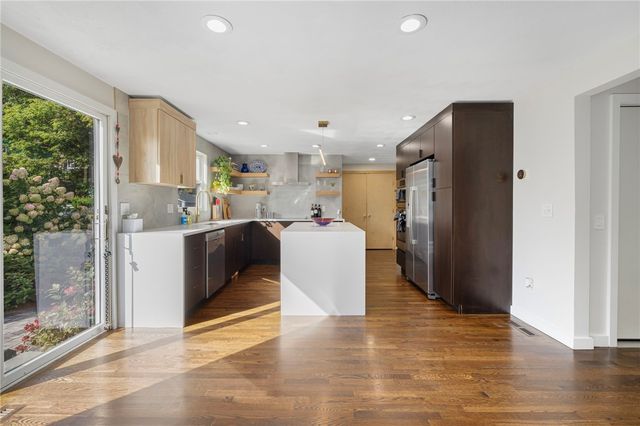 21 Lynde Street, Providence, RI 02908