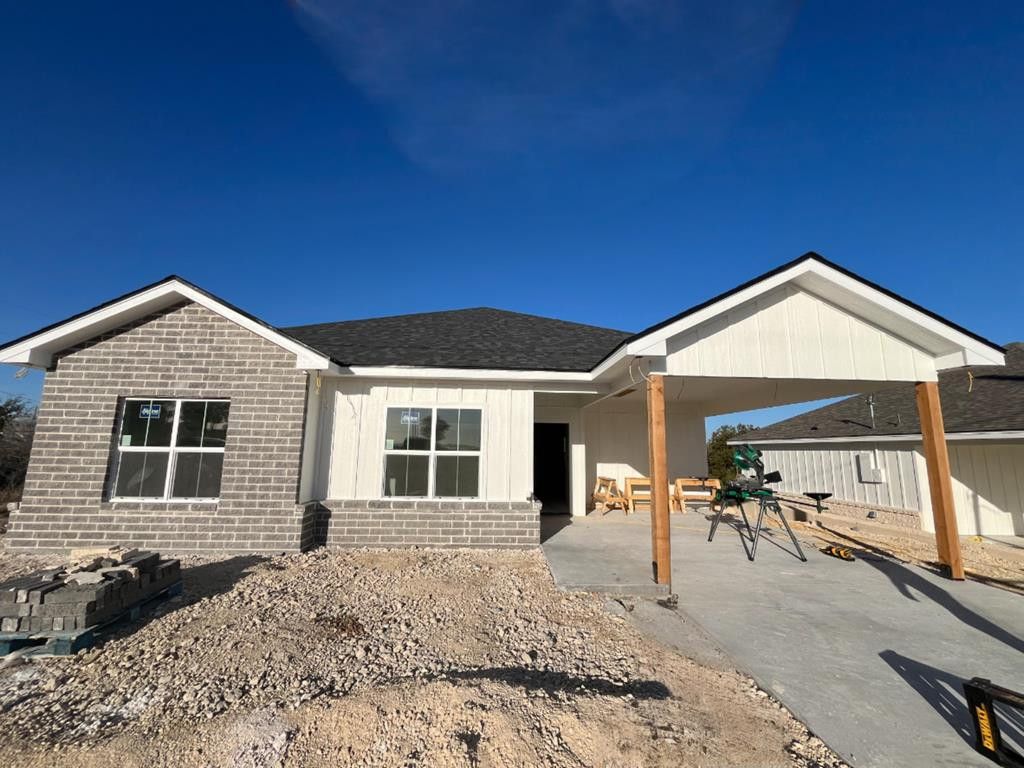 301 N 1st Street, Mertzon, TX 76941