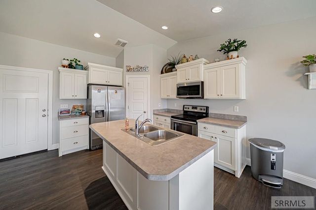 3914 N Monroe Avenue, Idaho Falls, ID 83401