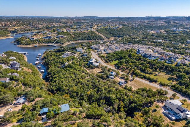 19508 Fisher LN, Spicewood, TX 78669