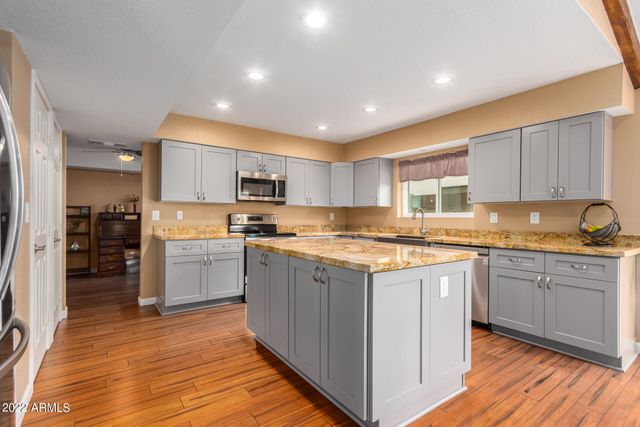 3601 E ROSEMONTE Drive, Phoenix, AZ 85050
