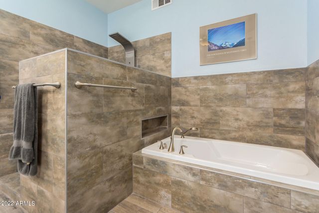 3601 E ROSEMONTE Drive, Phoenix, AZ 85050