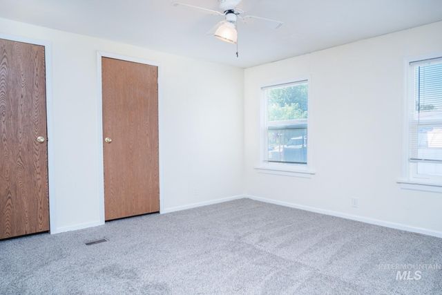 1200 Artesian Rd. 01, Eagle, ID 83616