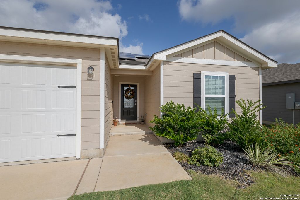 16025 Dickens, Lytle, TX 78052