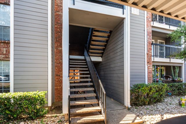 18333 Roehampton Drive 225, Dallas, TX 75252