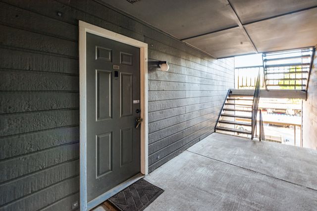 18333 Roehampton Drive 225, Dallas, TX 75252