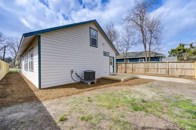 2710 Gano Street, Houston, TX 77009