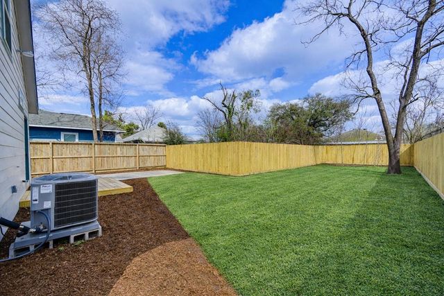 2710 Gano Street, Houston, TX 77009