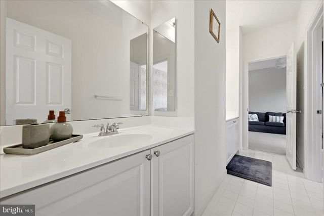 42173 ST HUBERTS PL, Chantilly, VA 20152