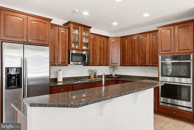 42173 ST HUBERTS PL, Chantilly, VA 20152