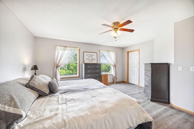 6595 Linwood Drive NE, Albertville, MN 55301