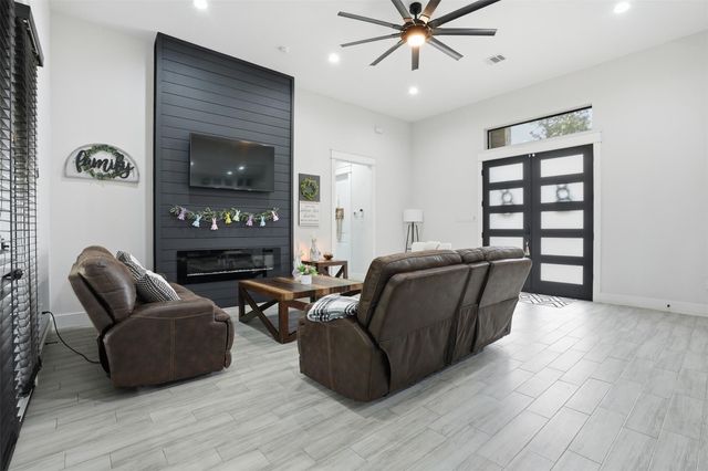 540 Road 662, Dayton, TX 77535