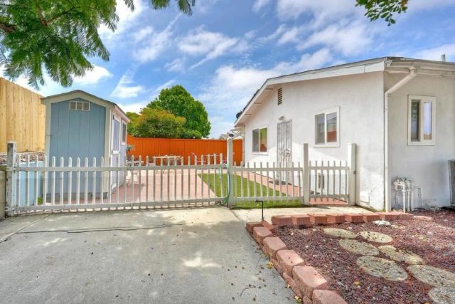 3529 santa maria, Oceanside, CA 92056