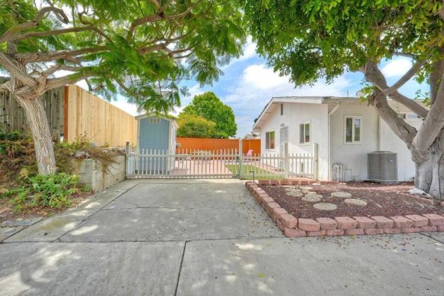 3529 santa maria, Oceanside, CA 92056