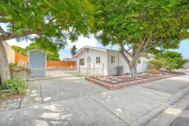 3529 santa maria, Oceanside, CA 92056