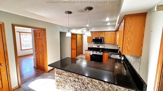 106 Heather Court, Scott Depot, WV 25560