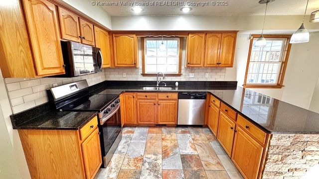 106 Heather Court, Scott Depot, WV 25560