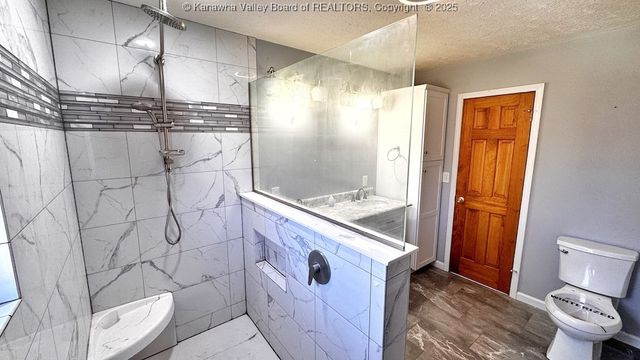 106 Heather Court, Scott Depot, WV 25560