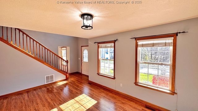 106 Heather Court, Scott Depot, WV 25560