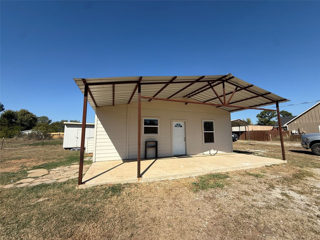 160 Summit Drive, Springtown, TX 76082