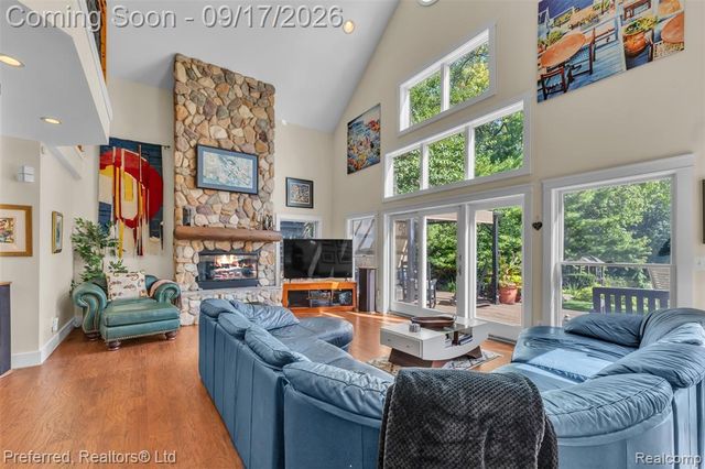 47 Peggy Avenue, Pontiac, MI 48341