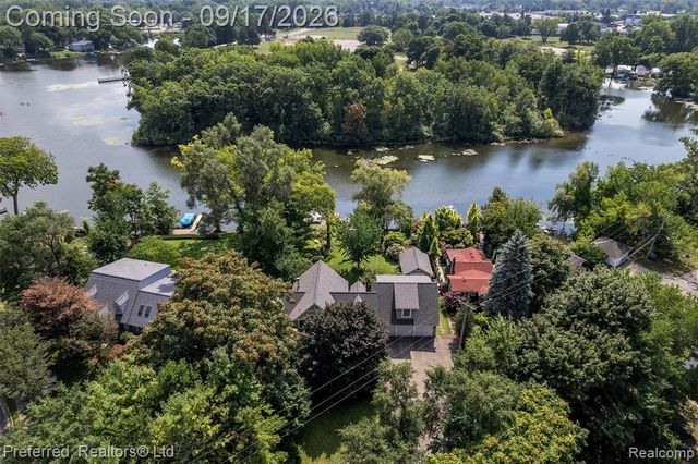 47 Peggy Avenue, Pontiac, MI 48341