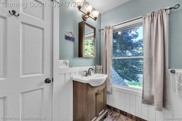 47 Peggy Avenue, Pontiac, MI 48341