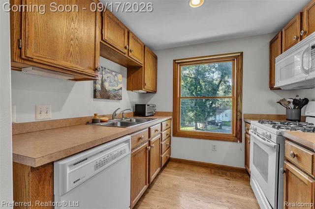 47 Peggy Avenue, Pontiac, MI 48341