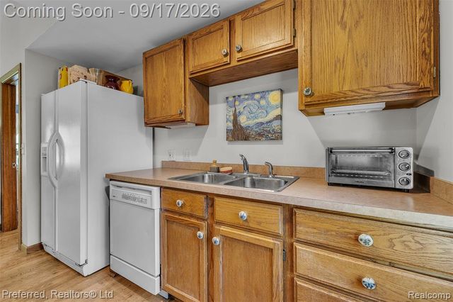 47 Peggy Avenue, Pontiac, MI 48341