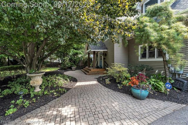47 Peggy Avenue, Pontiac, MI 48341