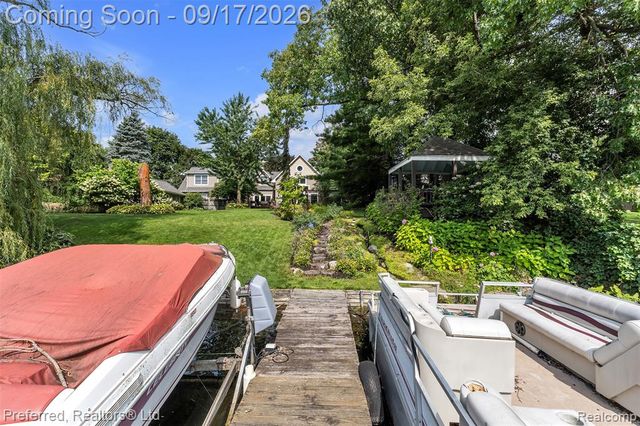 47 Peggy Avenue, Pontiac, MI 48341