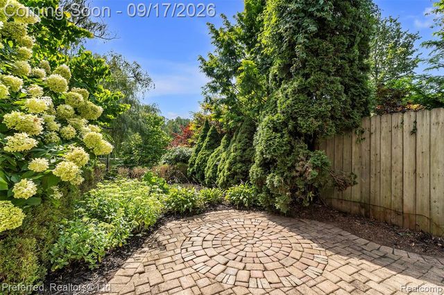 47 Peggy Avenue, Pontiac, MI 48341