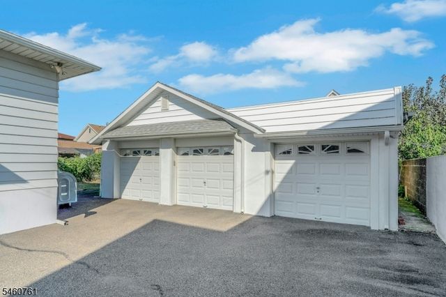 230 Lincoln Pl, Garfield City, NJ 07026