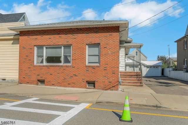 230 Lincoln Pl, Garfield City, NJ 07026