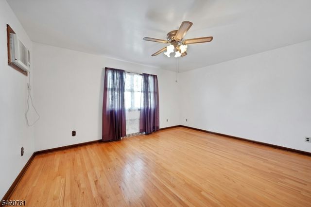 230 Lincoln Pl, Garfield City, NJ 07026