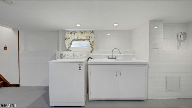 230 Lincoln Pl, Garfield City, NJ 07026
