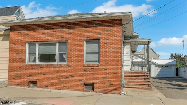 230 Lincoln Pl, Garfield City, NJ 07026