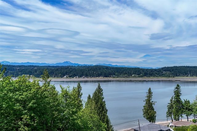 200 E Cove Drive, Belfair, WA 98528