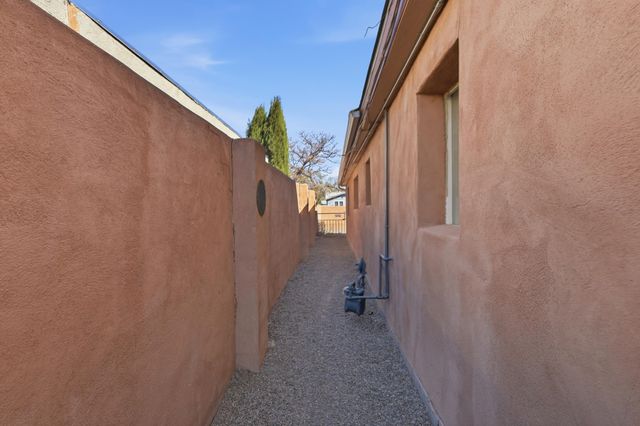 743 Alvarado Drive SE, Albuquerque, NM 87108