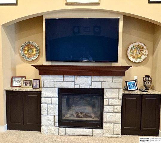5802 N 158th Street, Omaha, NE 68116