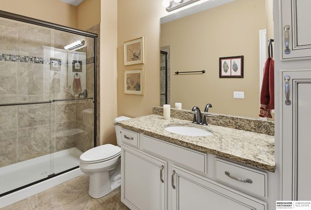 5802 N 158th Street, Omaha, NE 68116