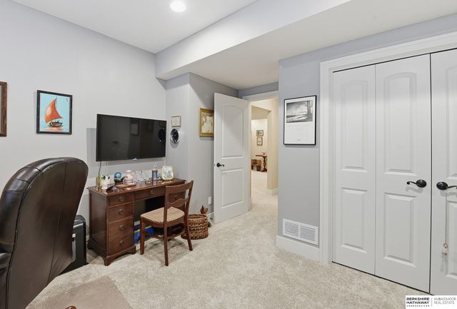 5802 N 158th Street, Omaha, NE 68116