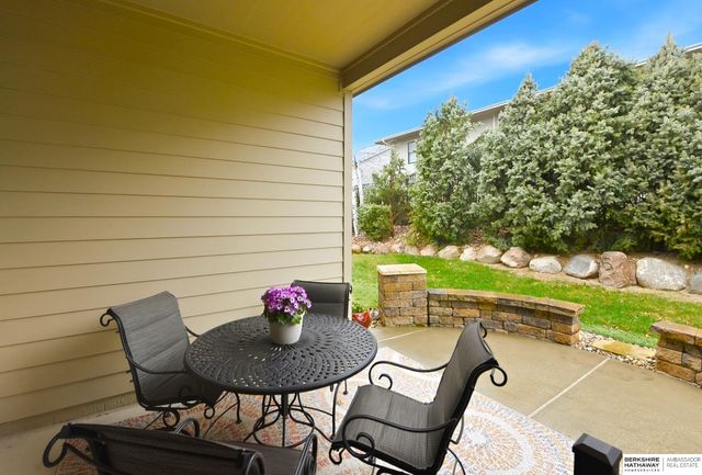 5802 N 158th Street, Omaha, NE 68116