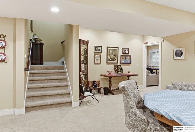 5802 N 158th Street, Omaha, NE 68116