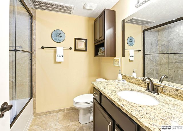 5802 N 158th Street, Omaha, NE 68116