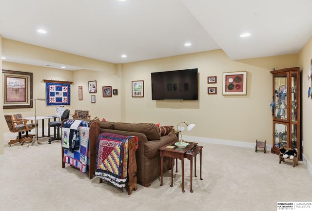 5802 N 158th Street, Omaha, NE 68116
