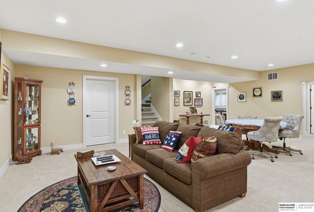 5802 N 158th Street, Omaha, NE 68116
