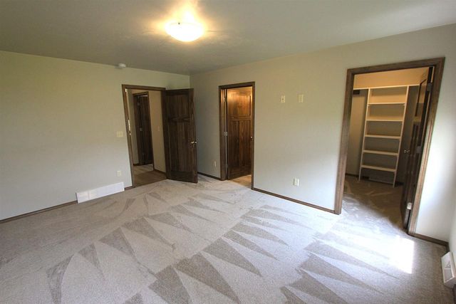 1006 MENDOTA DRIVE, Green Bay, WI 54311