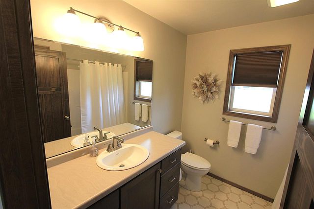1006 MENDOTA DRIVE, Green Bay, WI 54311